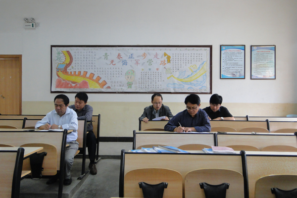 王顺书记听课