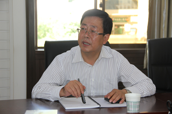 田伏虎副书记汇报米兰依法治校工作