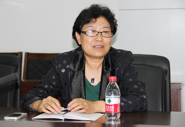韩琳部长介绍米兰思想政治理论课教学情况
