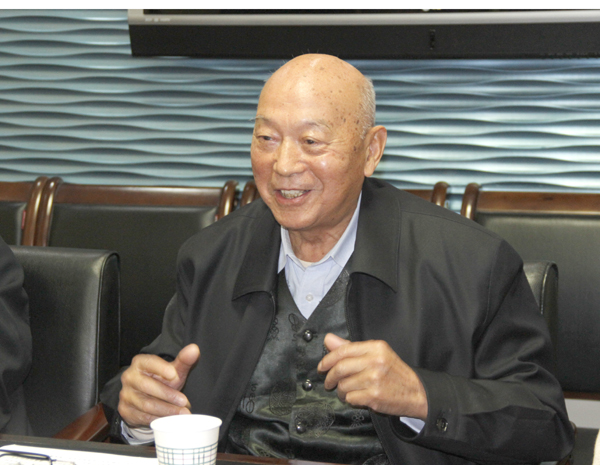 王明富同志发言