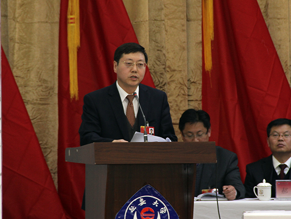 张金锁校长安排学校工作