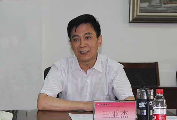 王亚杰书记介绍米兰情况