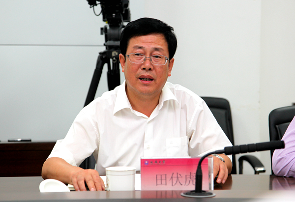 田伏虎副书记介绍情况