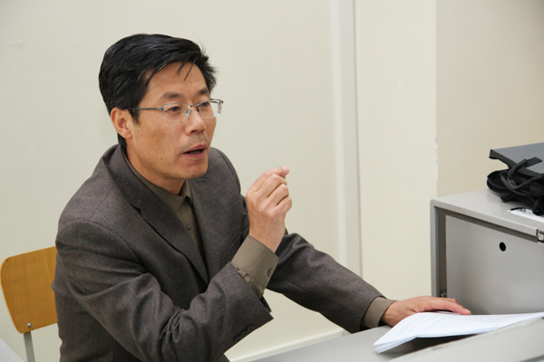 李卫东教授作报告