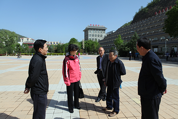 与教师代表交流